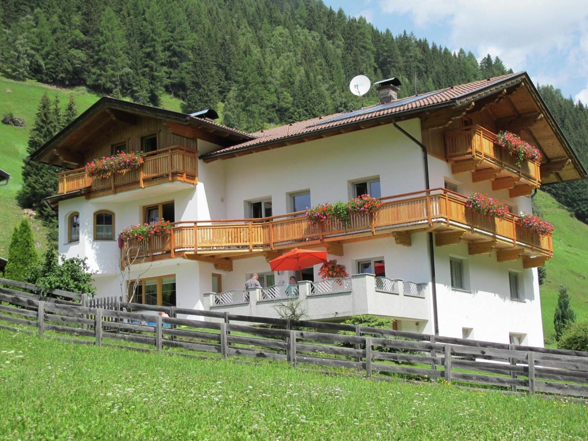 Home With A Wooden Decor And Full Of Atmosphere Außervillgraten Exteriör bild