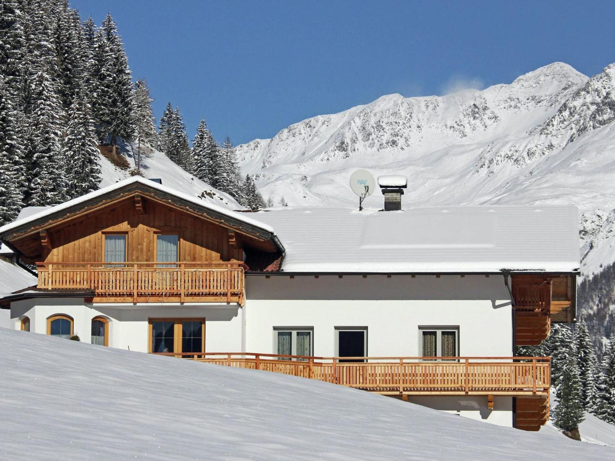Home With A Wooden Decor And Full Of Atmosphere Außervillgraten Exteriör bild