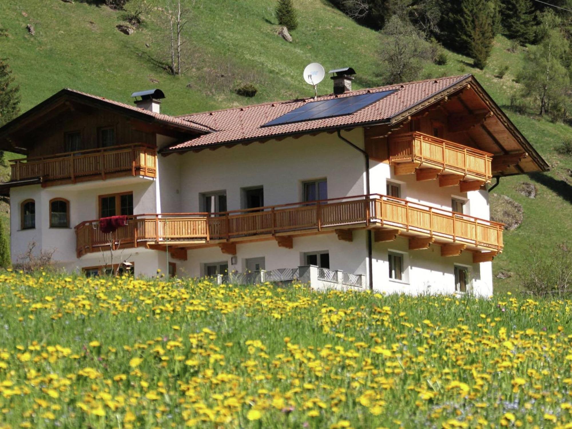 Home With A Wooden Decor And Full Of Atmosphere Außervillgraten Exteriör bild